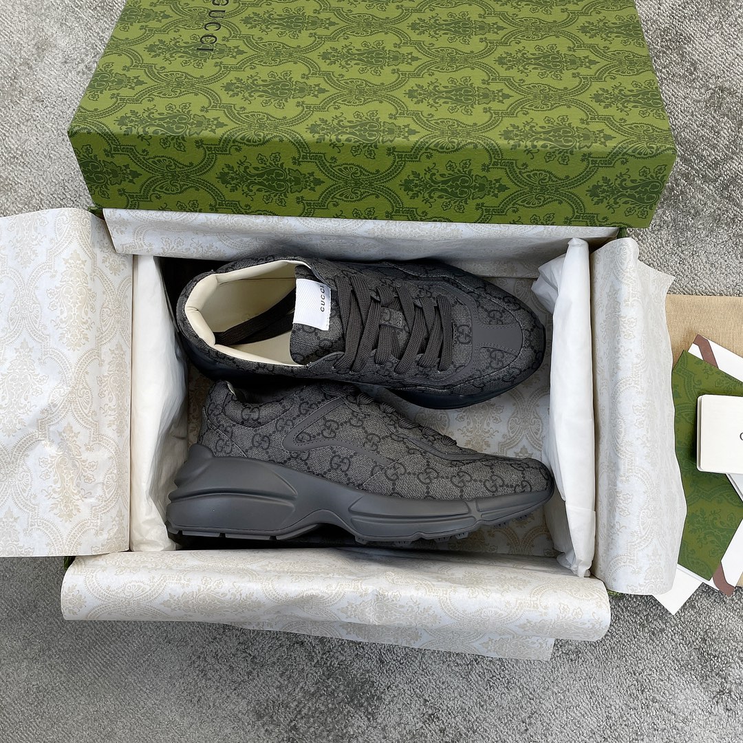 Gucci Pops This collection has a lot of flora and fauna elements Original material