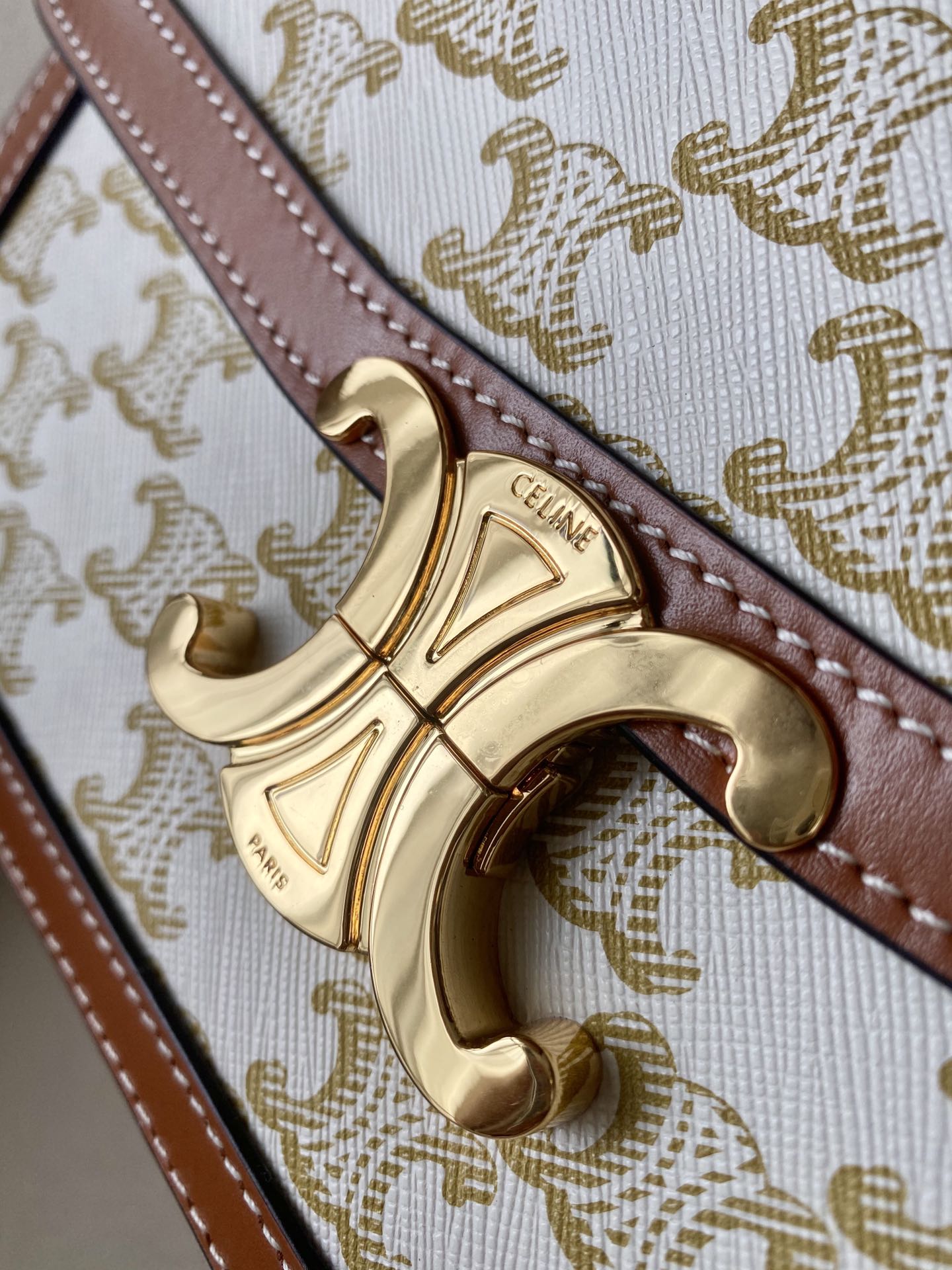 𝐂𝐞𝐥𝐢𝐧𝐞 Triomphe Medium 22.5cm