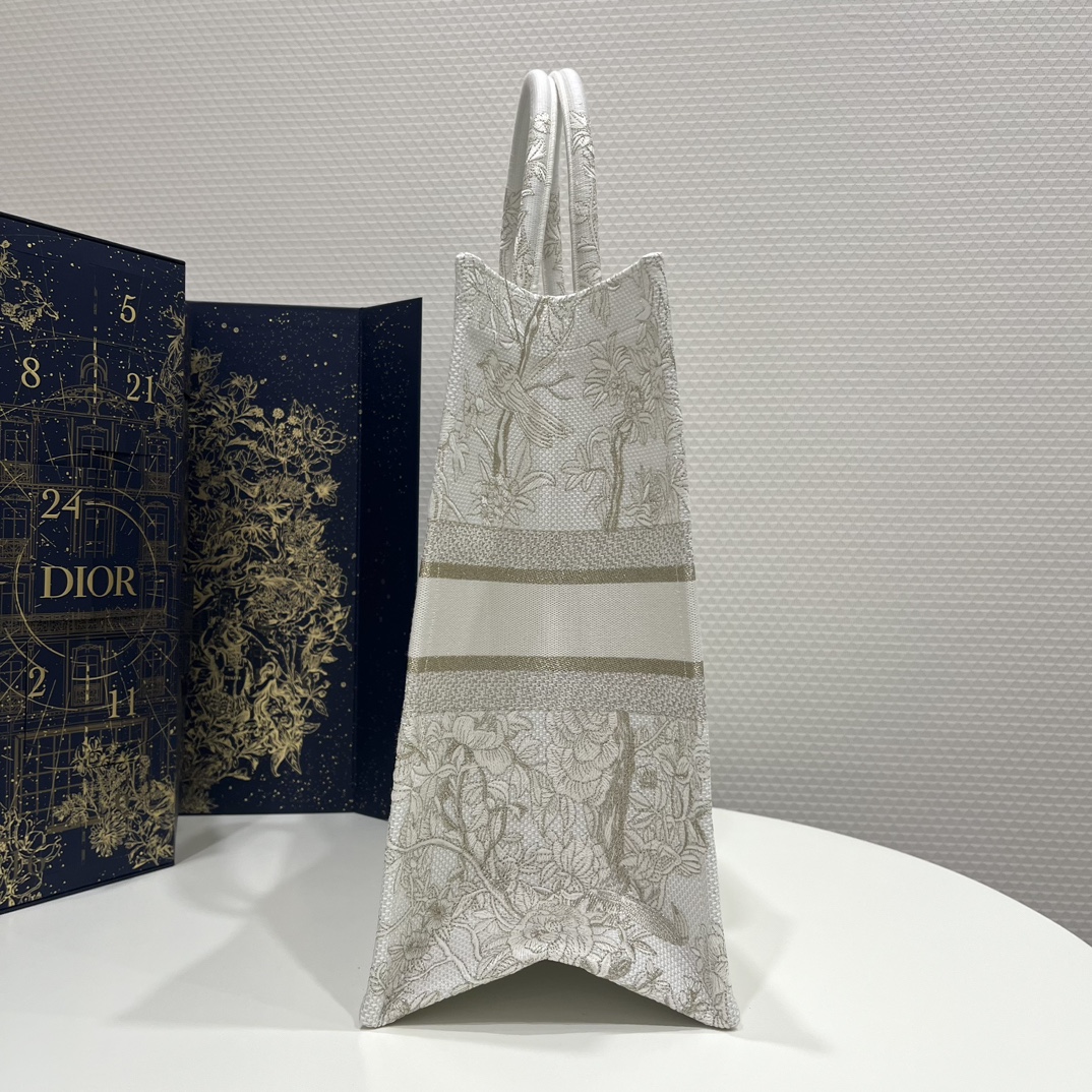 DIOR TOTE Christmas Limited Edition Collection