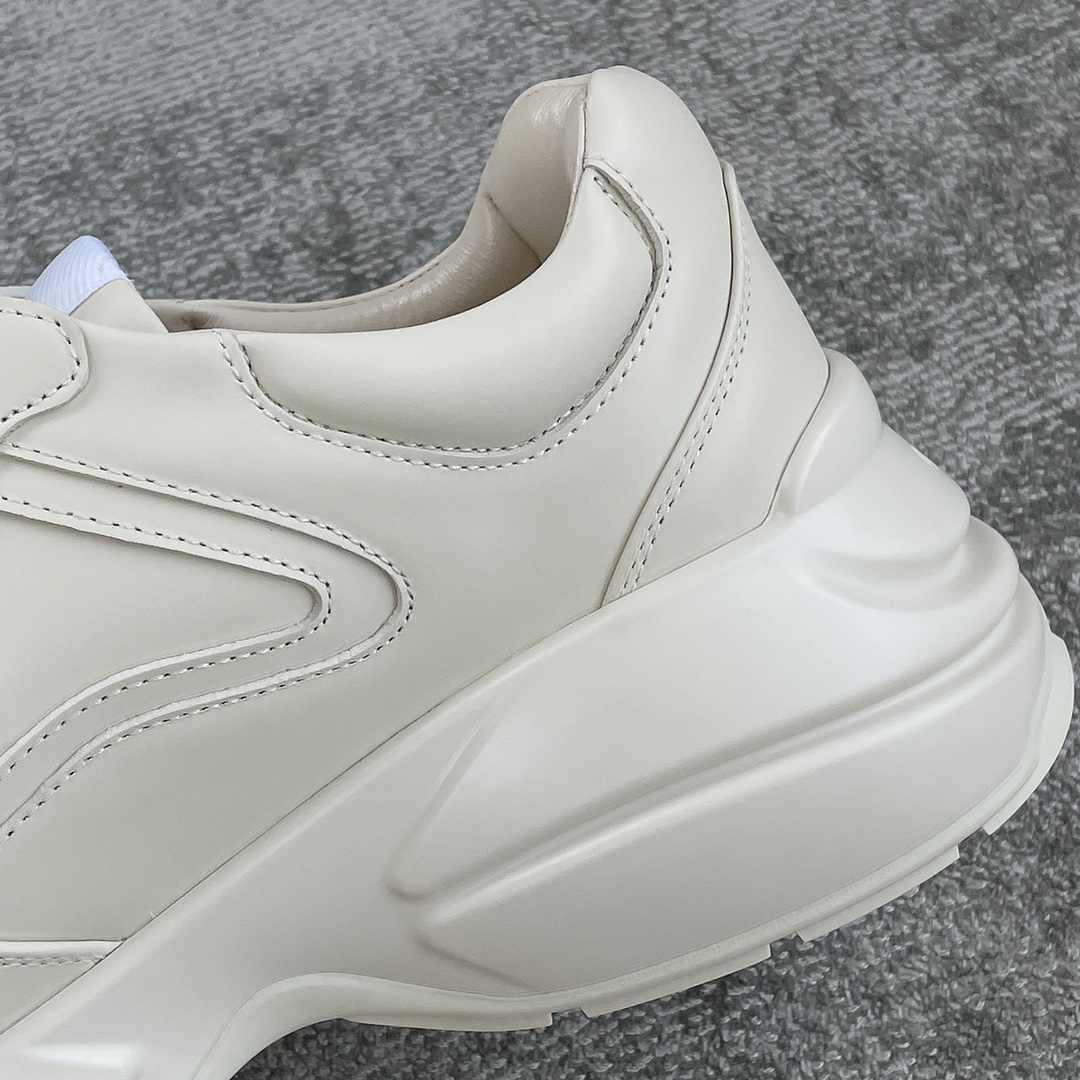 Gucci Pops This collection has a lot of flora and fauna elements Original material