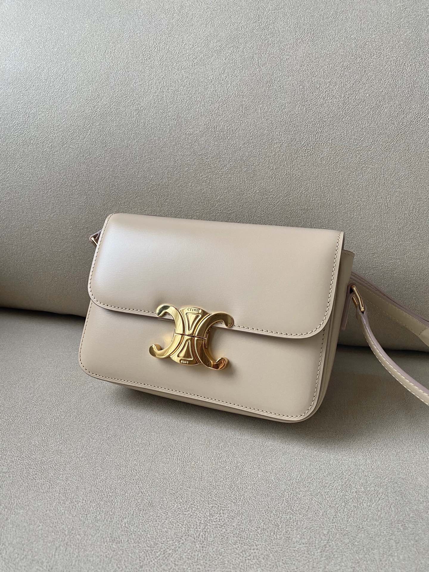 𝐂𝐞𝐥𝐢𝐧𝐞 Triomphe teen 18.5cm