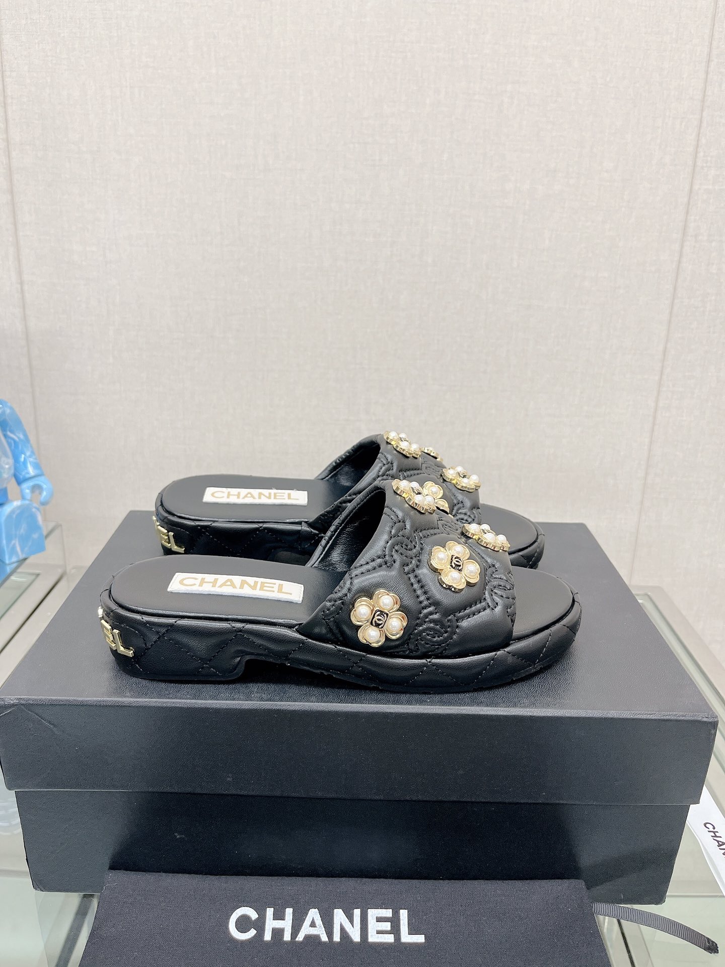 CHANEL water table thick bottom pearl flower slippers original rubber sole