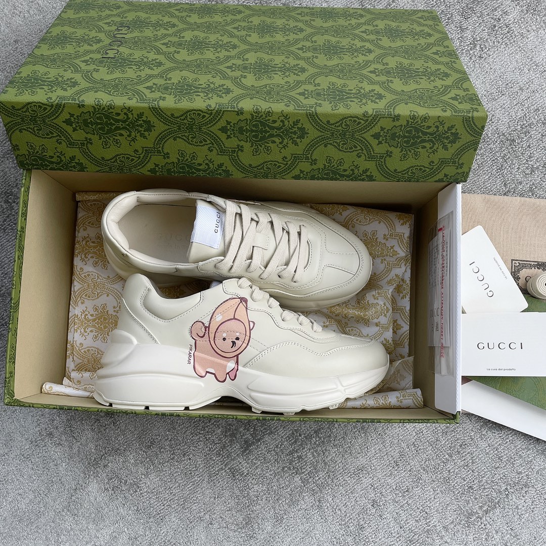 Gucci Pops This collection has a lot of flora and fauna elements Original material