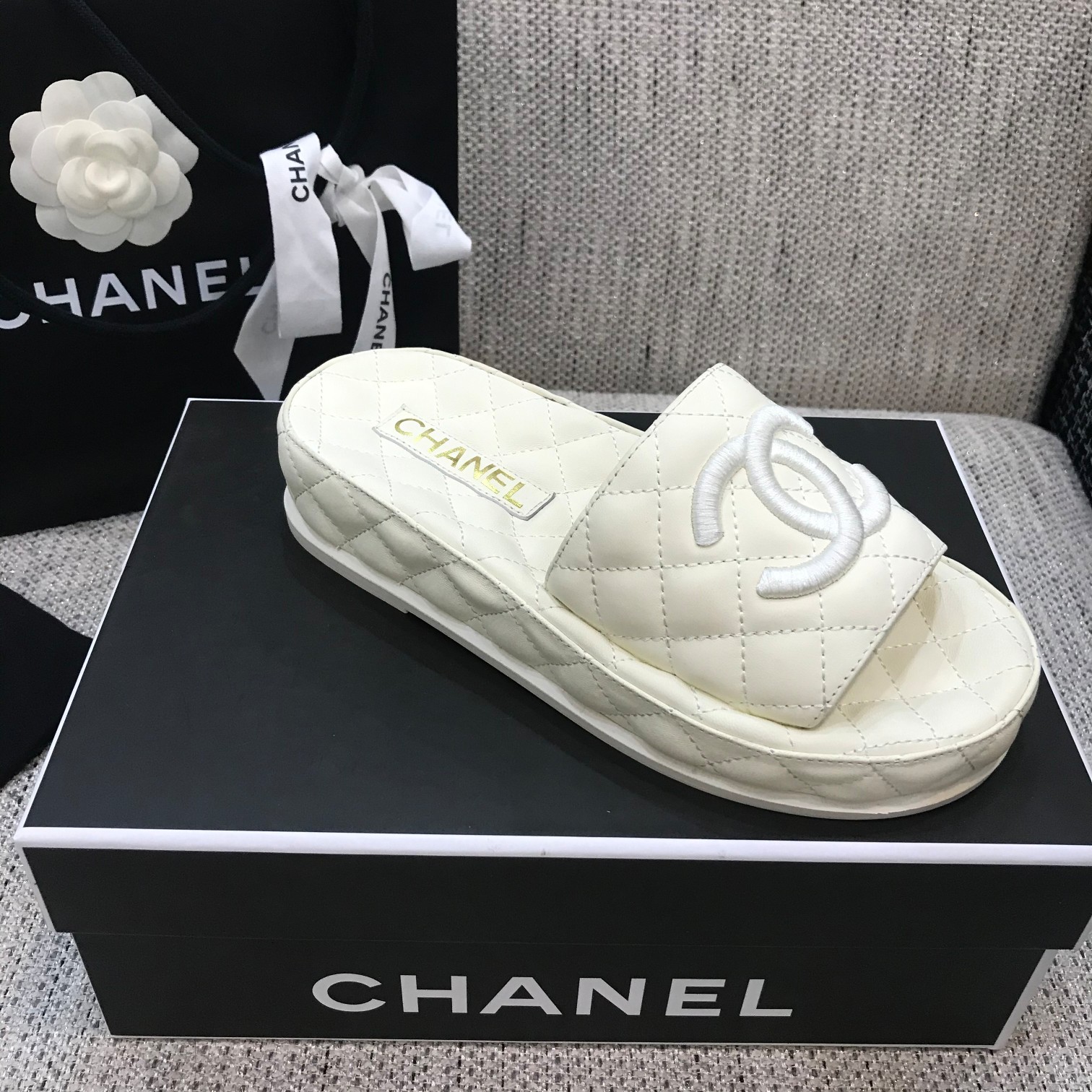 CHANEL 2022 early spring latest honey slippers fashion versatile series imported sheepskin cushioned feet