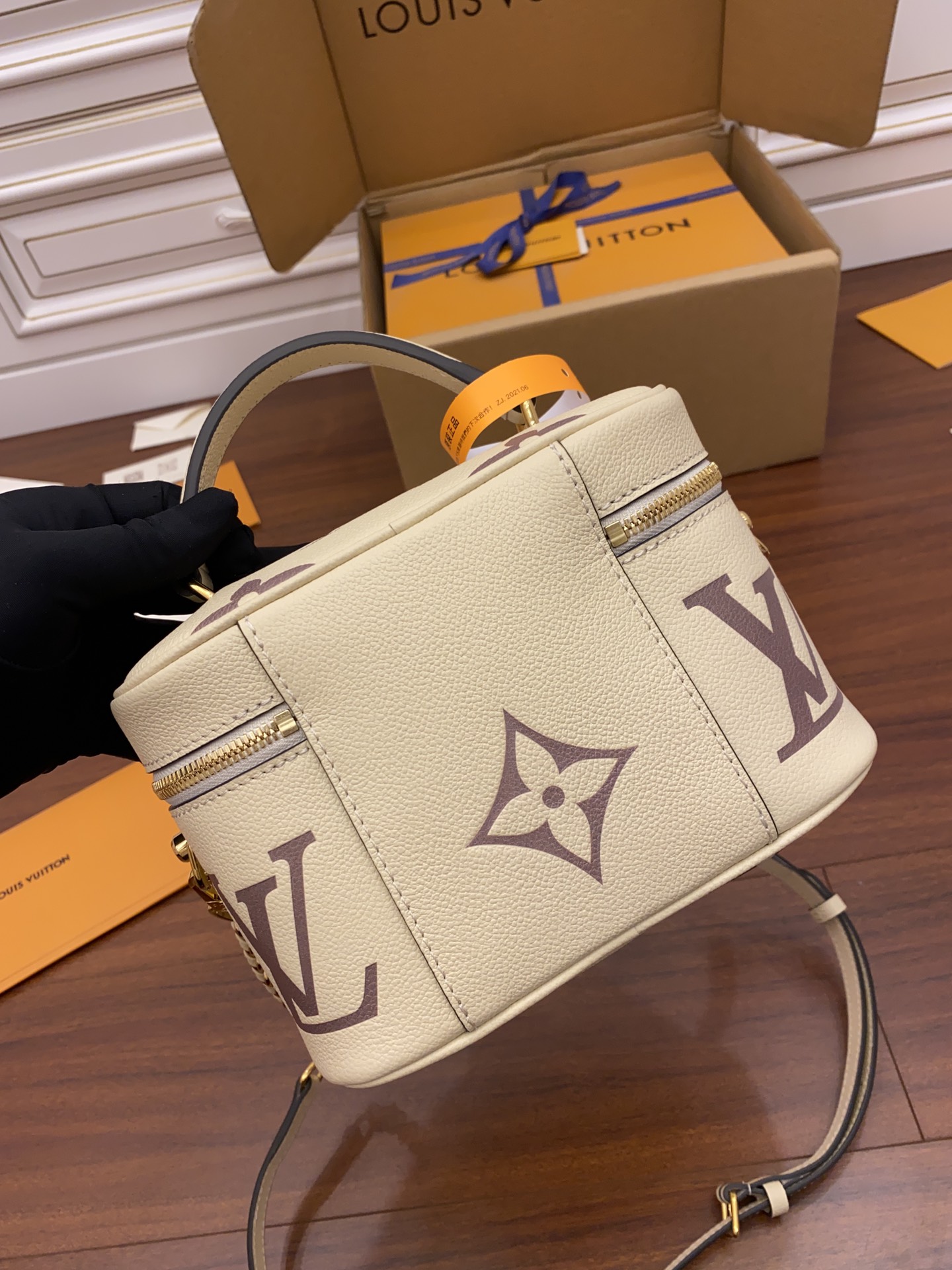 Louis Vuitton M45599 leather is genuine OEM Italian A-grade leather