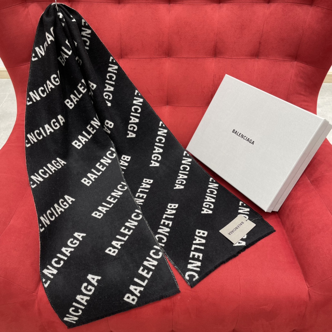 𝐁𝐚𝐥𝐞𝐧𝐜𝐢𝐚𝐠𝐚 Twill Logo Long Scarf 100% Wool