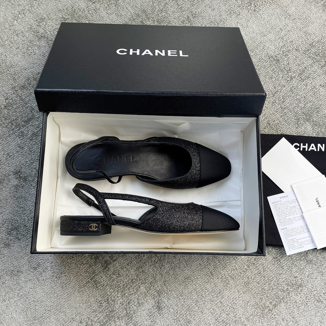 CHANEL especially popular color blocking single shoes continue the classic Chanel characteristics
