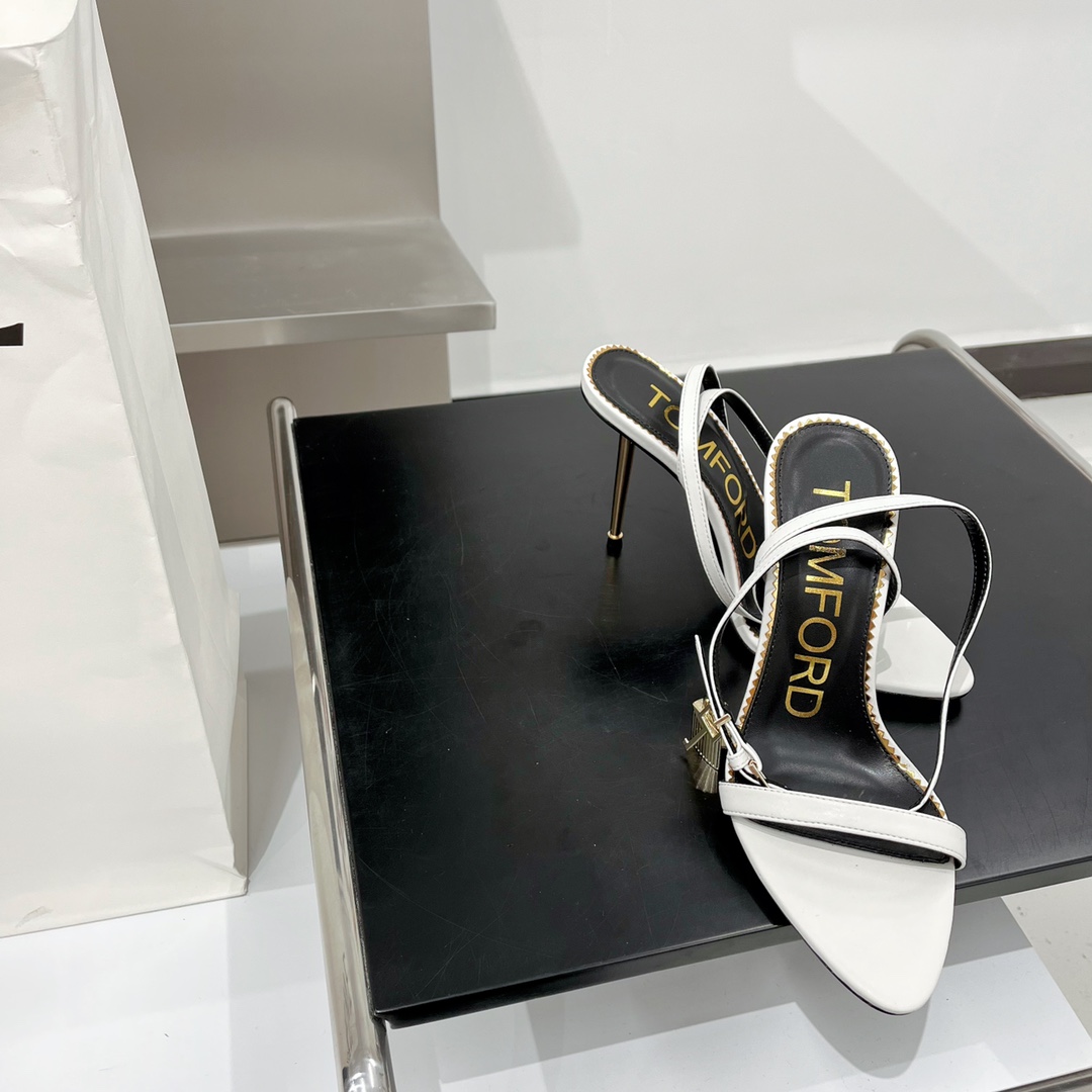 𝒕𝒐𝒎𝒇𝒐𝒓𝒅 𝟐𝟎𝟐𝟐/𝐒𝐒 𝐧𝐞𝐰 TF Tom Ford Gold Heel Padlock Sandals