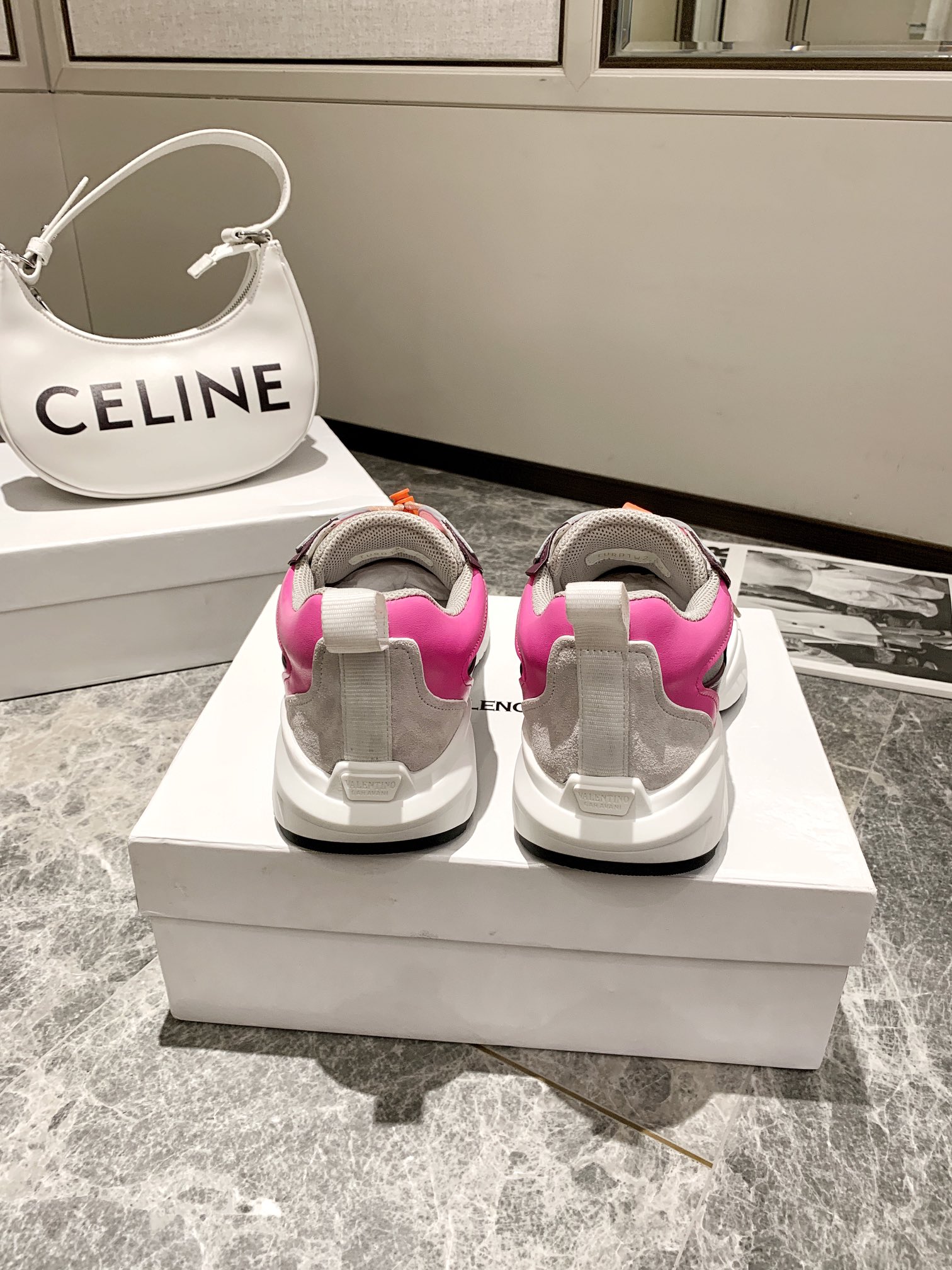 【Valentino】𝟐𝟎𝟐𝟏/𝐒𝐒 𝐧𝐞𝐰 Valentino 2022 ss spring-summer collection of new old man shoes