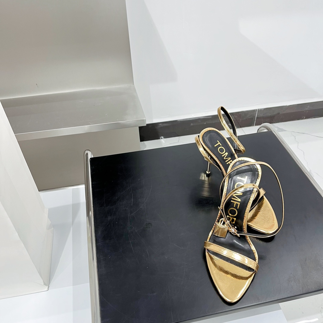 𝒕𝒐𝒎𝒇𝒐𝒓𝒅 𝟐𝟎𝟐𝟐/𝐒𝐒 𝐧𝐞𝐰 TF Tom Ford Gold Heel Padlock Sandals