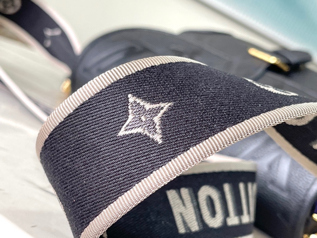 𝐋𝐎𝐔𝐈𝐒 𝐕𝐔𝐈𝐓𝐓𝐎𝐍    M46386