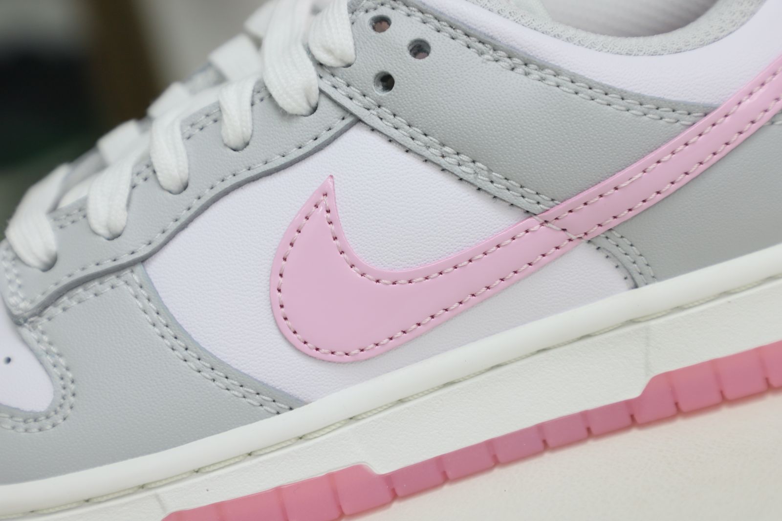 Nike Dunk Low SummitWhite and Pink Foam