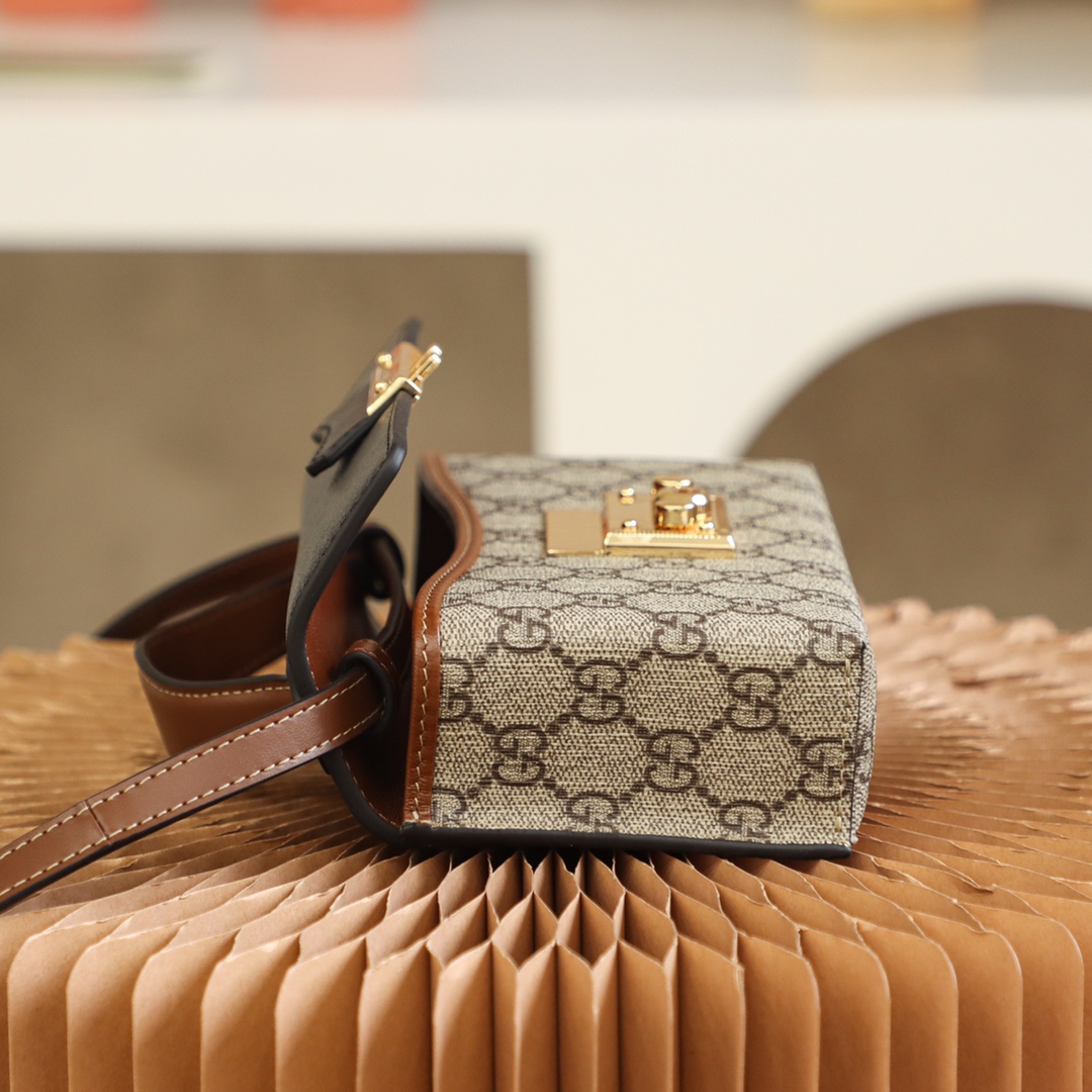 GUCCI 𝙥𝙖𝙙𝙡𝙤𝙘𝙠 series new member genuine leather #652683