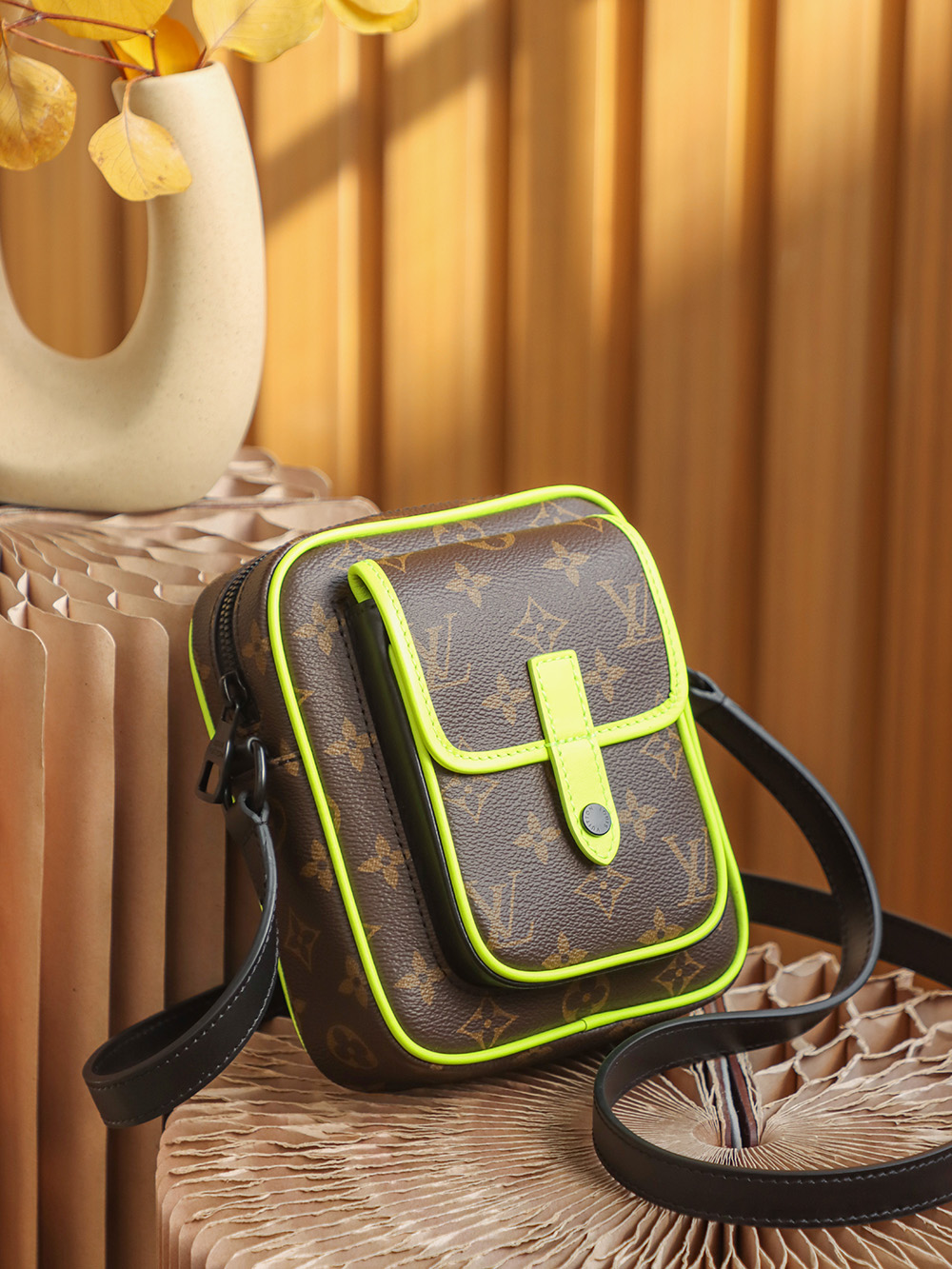 Louis Vuitton 𝐂𝐇𝐑𝐈𝐒𝐓𝐎𝐏𝐇𝐄𝐑 camera bag M69404