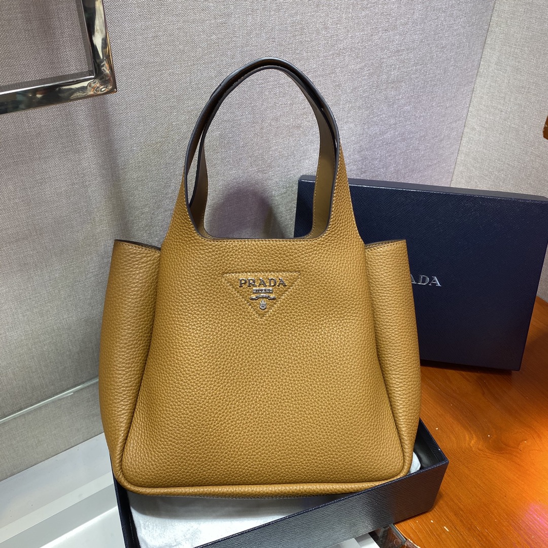 𝐏𝐑𝐀𝐃𝐀 New Bucket Bag