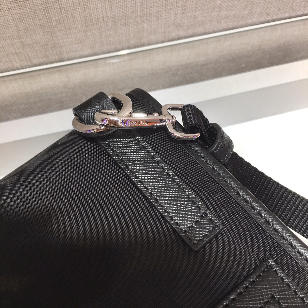𝐏𝐑𝐀𝐃𝐀𝐀 New cell phone bag