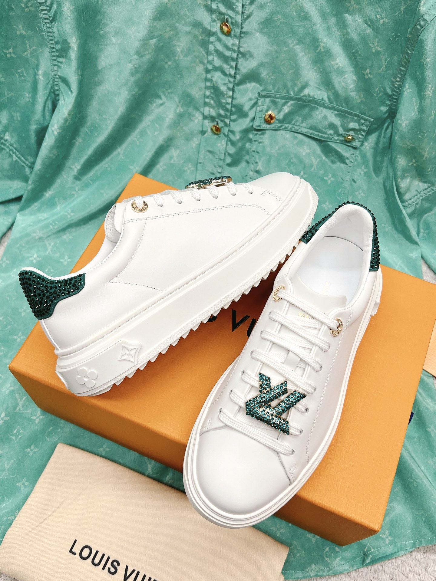Louis Vuitton's new letter rhinestone white shoes series is new🆕