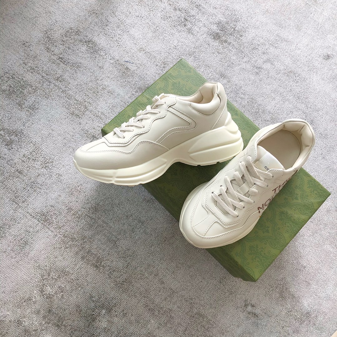 Gucci Pops This collection has a lot of flora and fauna elements Original material