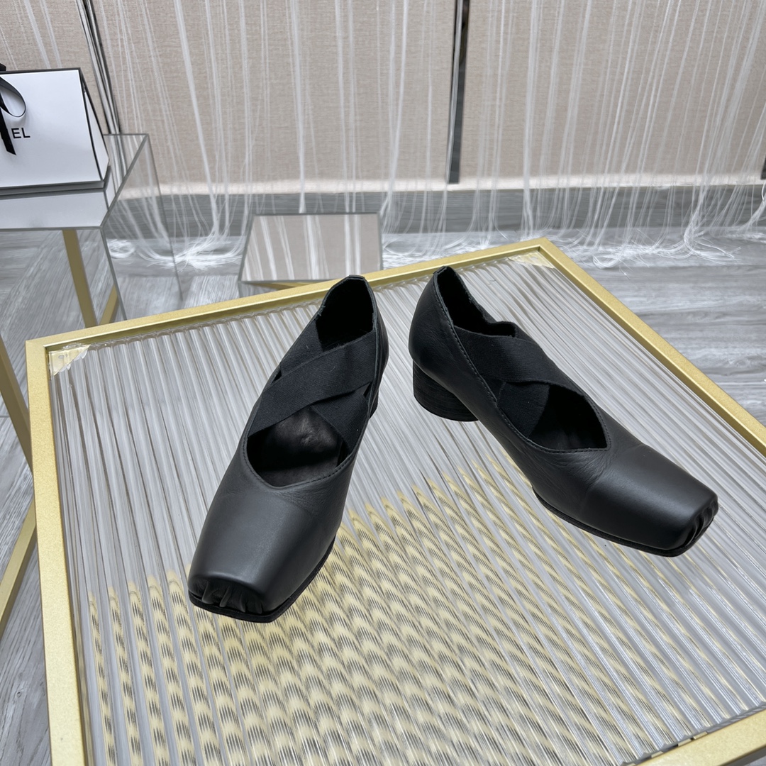 𝐔𝐌𝐀 𝐖𝐀𝐍𝐆｜𝟐𝟎𝟐𝟑/𝐒𝐒 𝐧𝐞𝐰  UMA WANG classic models retro do old ballet shoes