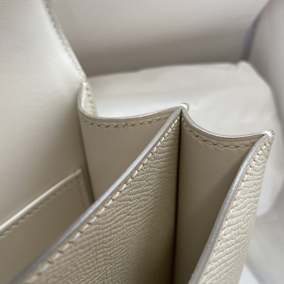 Constance19 epsom leather milkshake white gold buckle