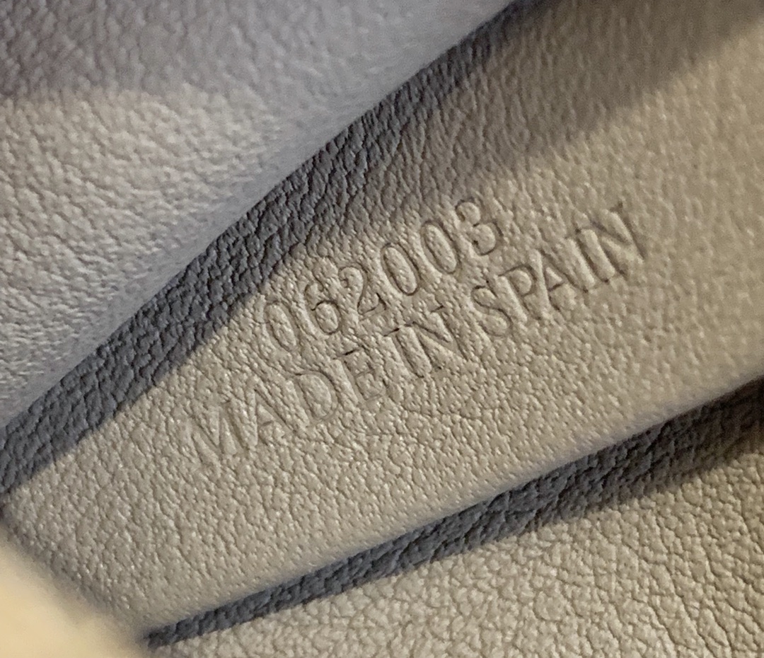 LOEWE Horseshoe flying saucer bag