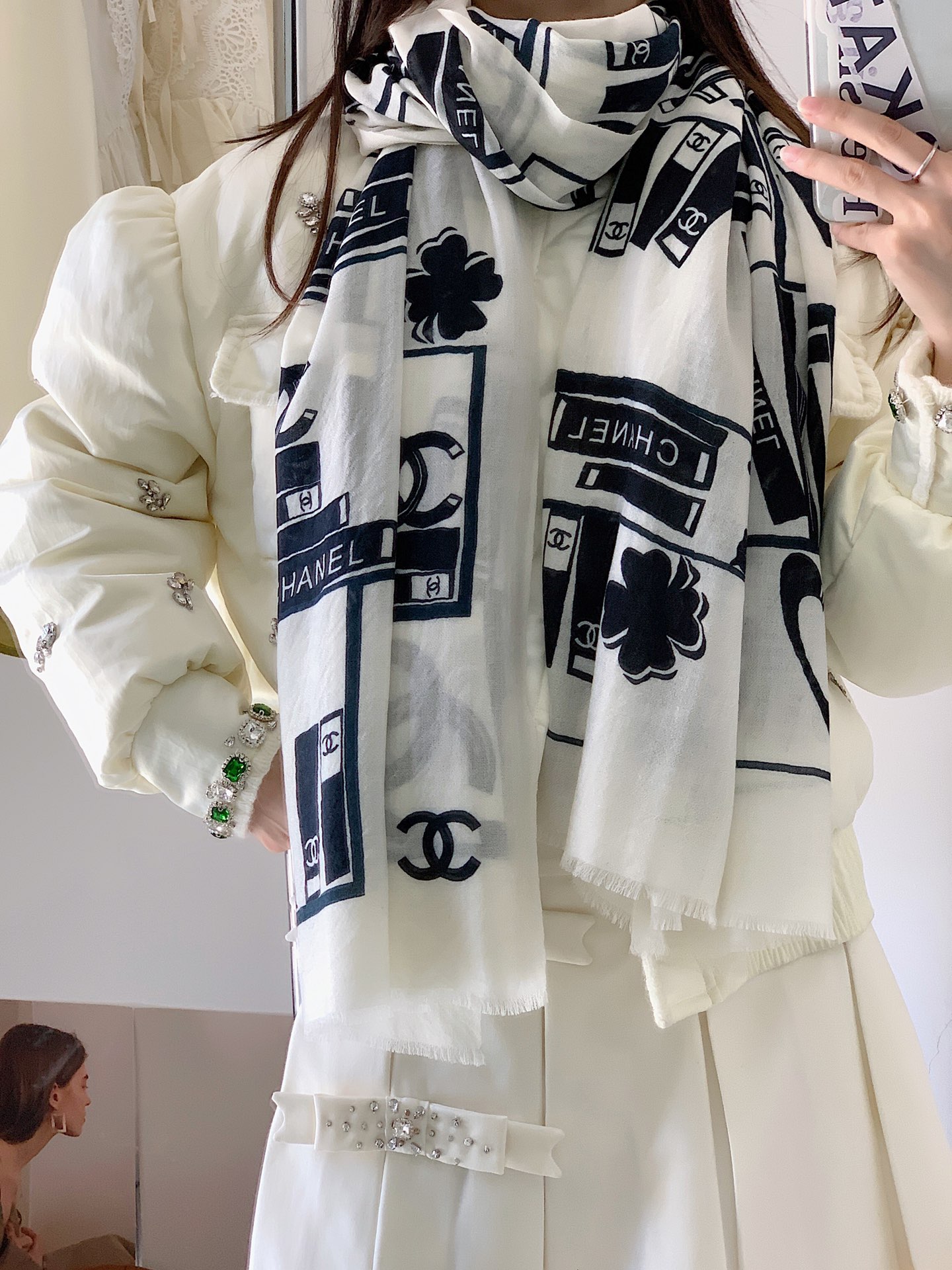 𝐂𝐡𝐚𝐧𝐞𝐥 cashmere scarf