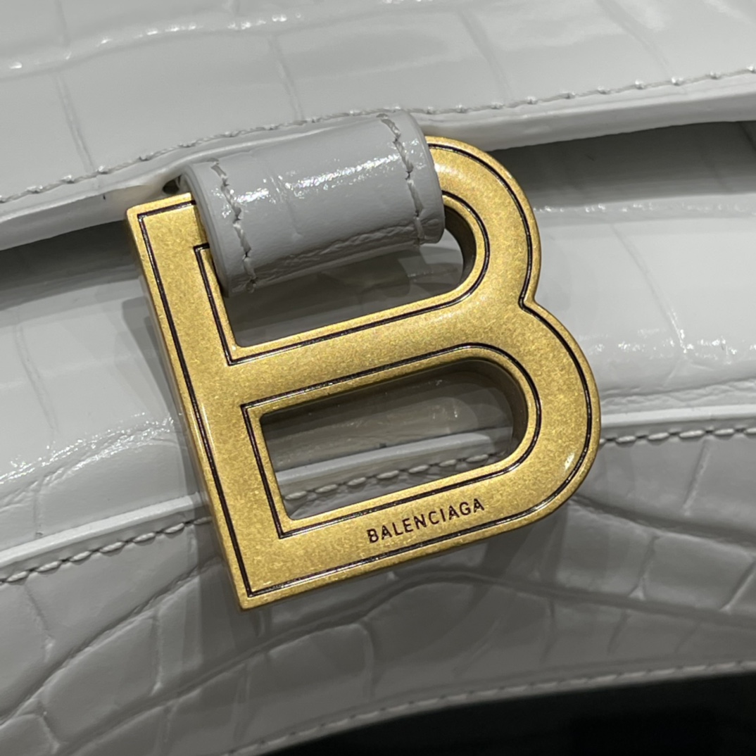 BALENCIAGA 𝐇𝐨𝐮𝐫𝐠𝐥𝐚𝐬𝐬 𝐰𝐚𝐥𝐥𝐞𝐭 𝐨𝐧 𝐜𝐡𝐚𝐢𝐧 ⏳ ▪️ crocodile print white gold buckle