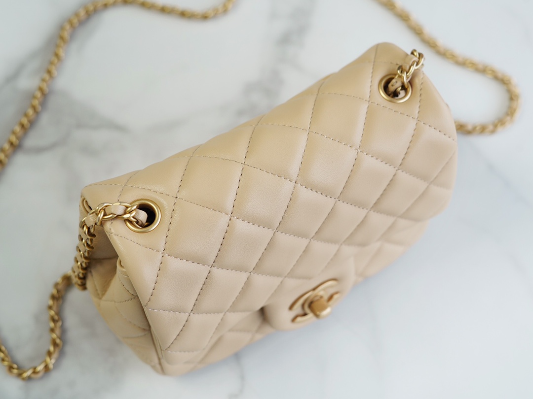 𝗖𝗛𝗔𝗘𝗡𝗟 ✦𝟮𝟮🅲Spring and Summer 𝐂𝐅 Fang Fatman Metal Ball Apricot