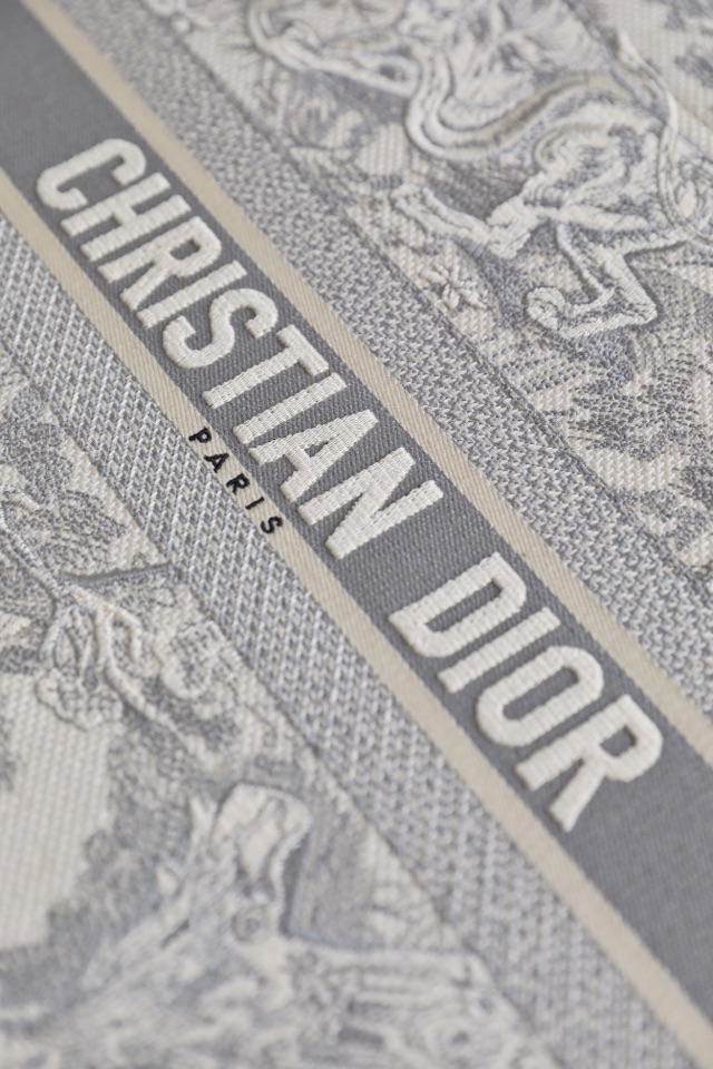 DIOR TOTE Grey Tiger