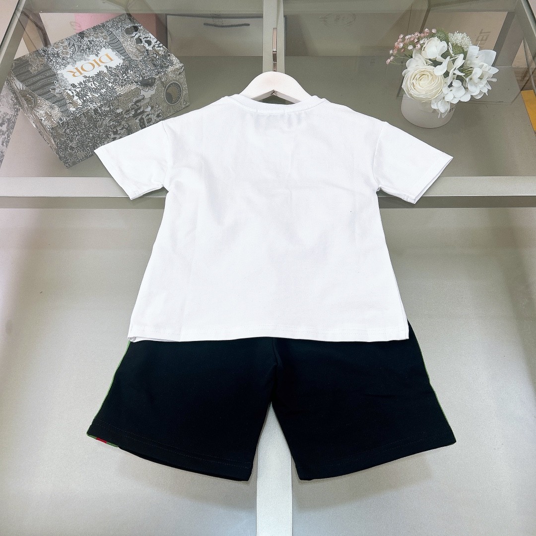 2024 Burberry Kids Suit