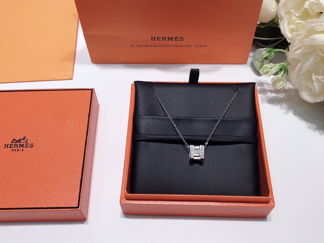 Hermes necklace