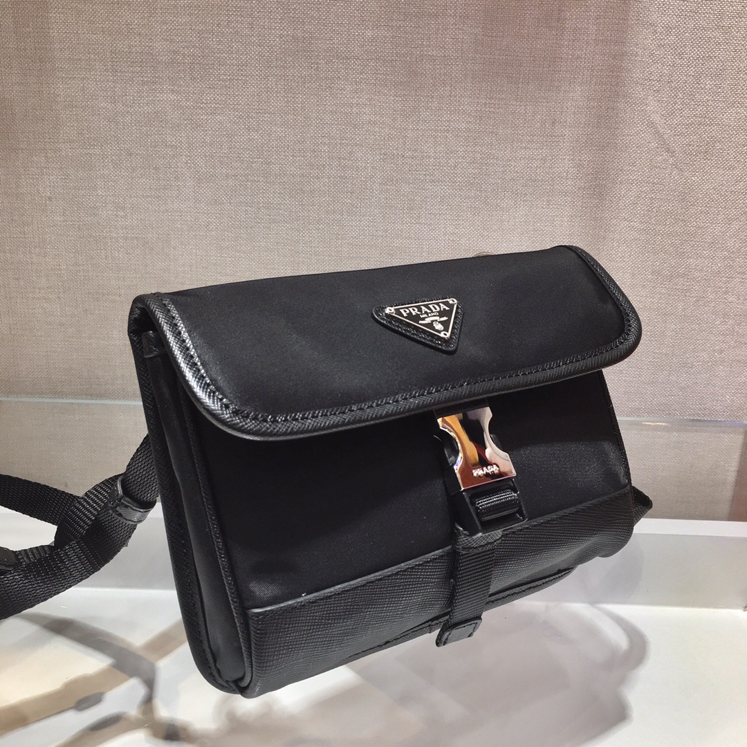 𝐏𝐑𝐀𝐃𝐀𝐀 Mini shape messenger bag