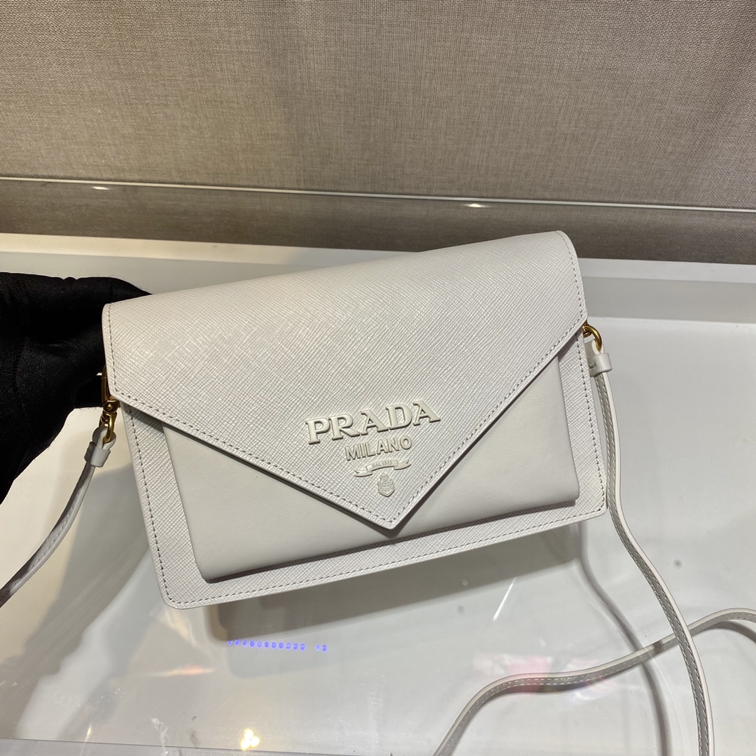 𝐏𝐑𝐀𝐃𝐀 Crossbody bag 1BP020