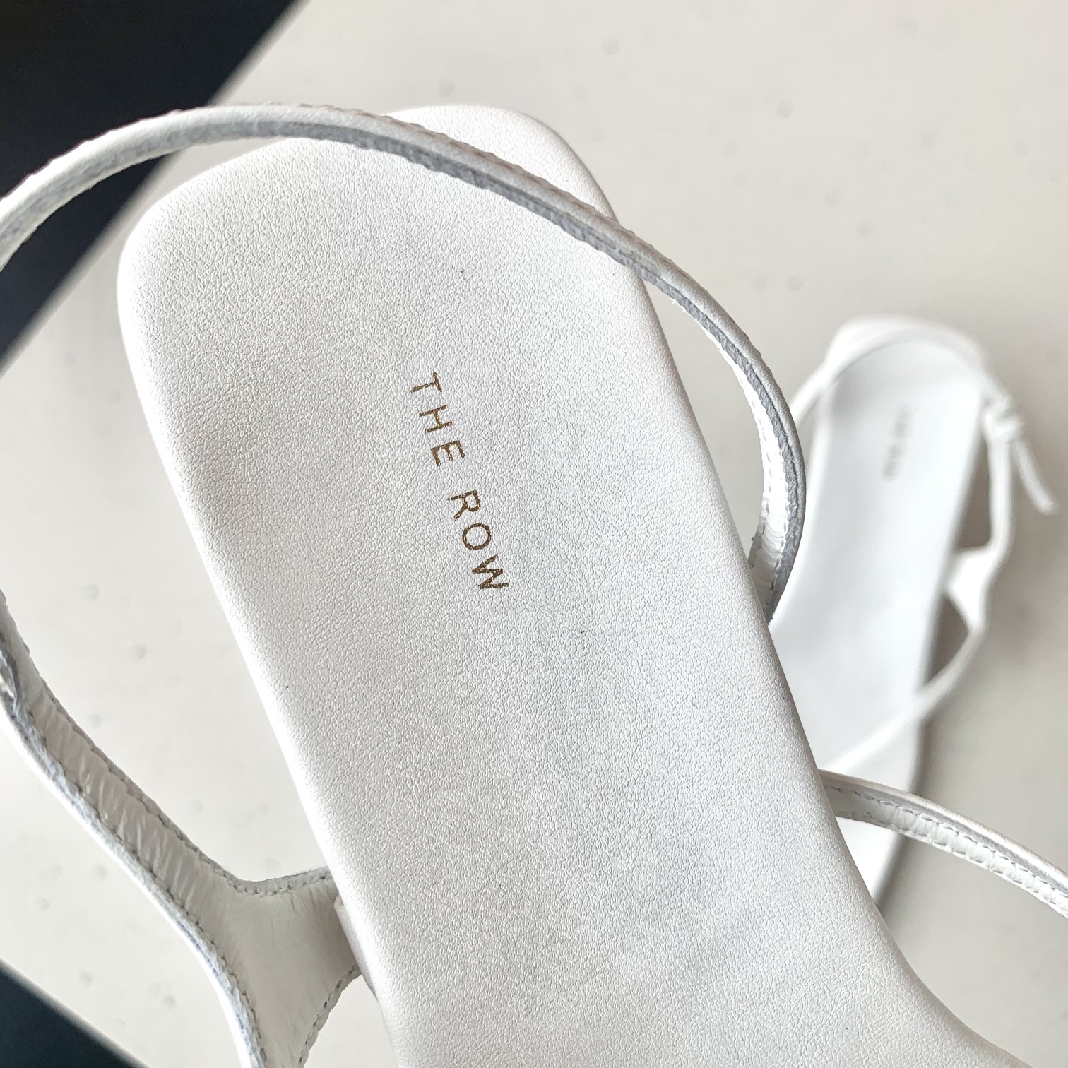 THE ROW | 𝟐𝟎𝟐𝟏/𝐒𝐒 𝐧𝐞𝐰 21/spring/summer clip-on sandals- Bespoke exclusive imported sheepskin