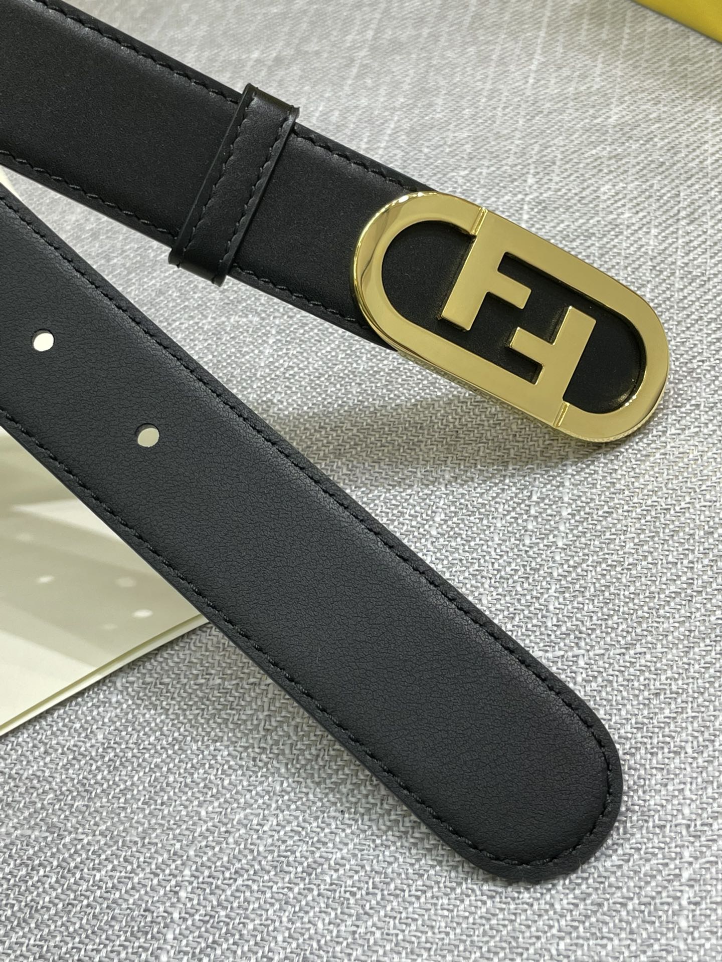 FENDI new 🌿 narrow belt with loops
