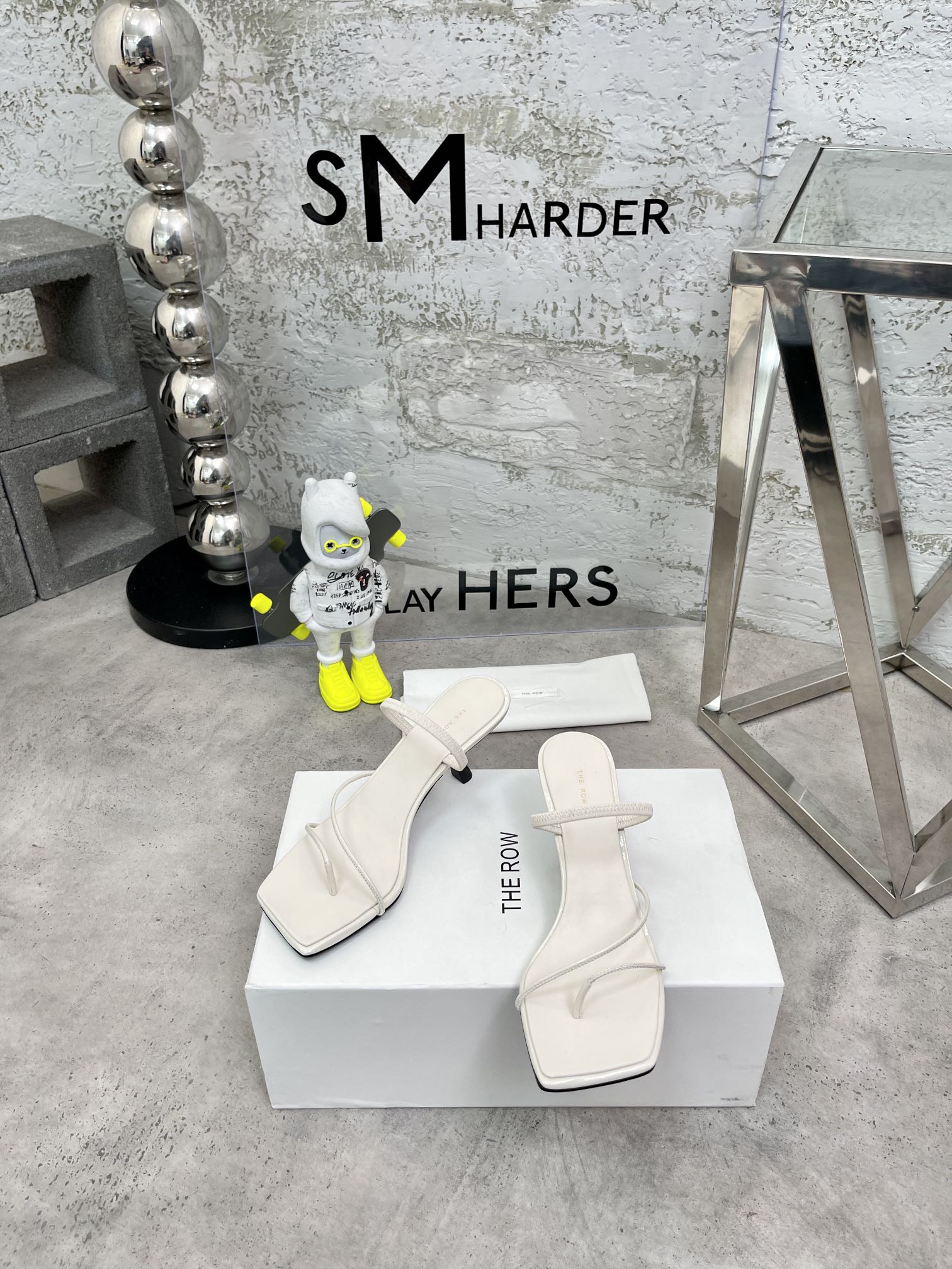 𝐓𝐡𝐞 𝐫𝐨𝐰｜𝟐𝟎𝟐𝟑/𝐒𝐒 𝐧𝐞𝐰 niche tide brand The row 2023 spring and summer new sexy thin strap cat heel sandals