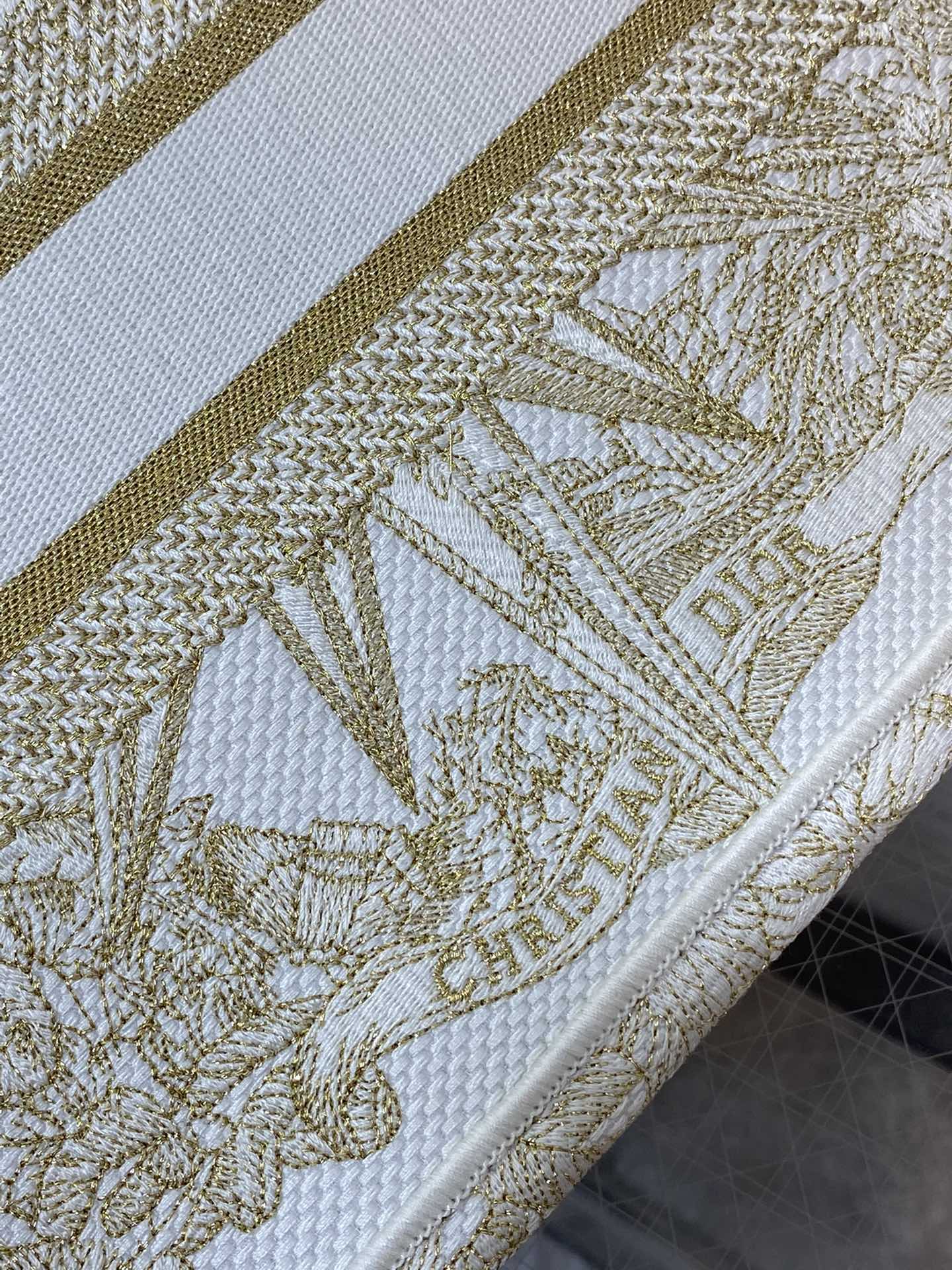 DIOR TOTE Golden Christmas