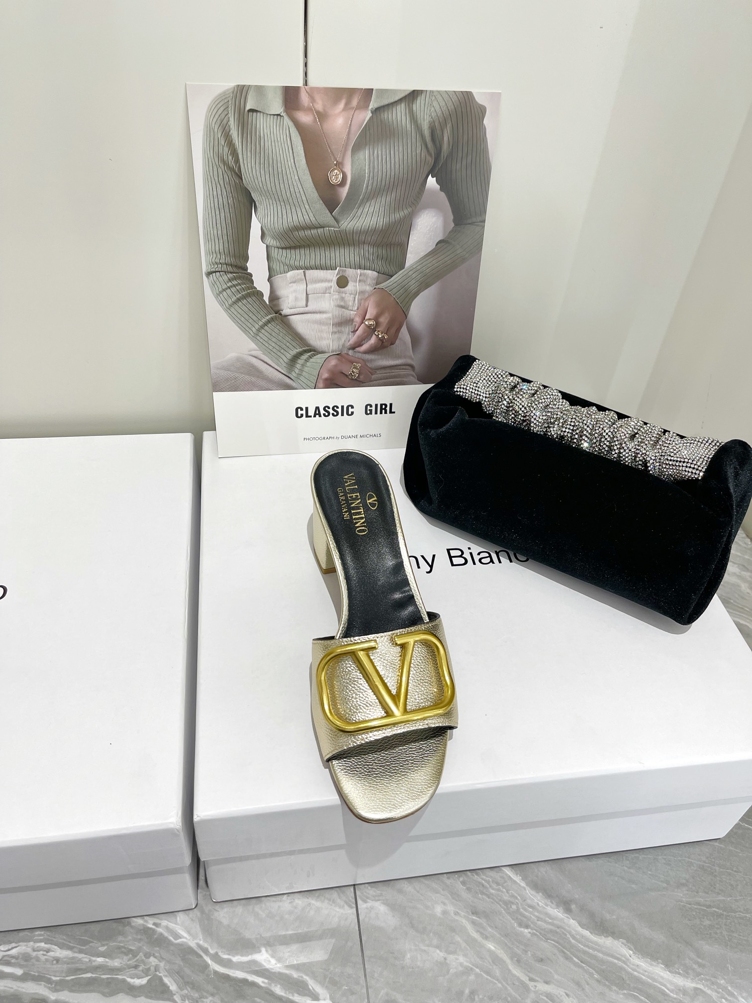 【Valentino】𝟐𝟎𝟐𝟏/𝐒𝐒 𝐧𝐞𝐰  Valentino 2022 / fw spring and summer new women's slippers