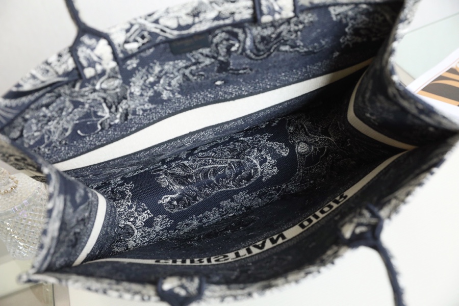 DIOR TOTE blue embroidery