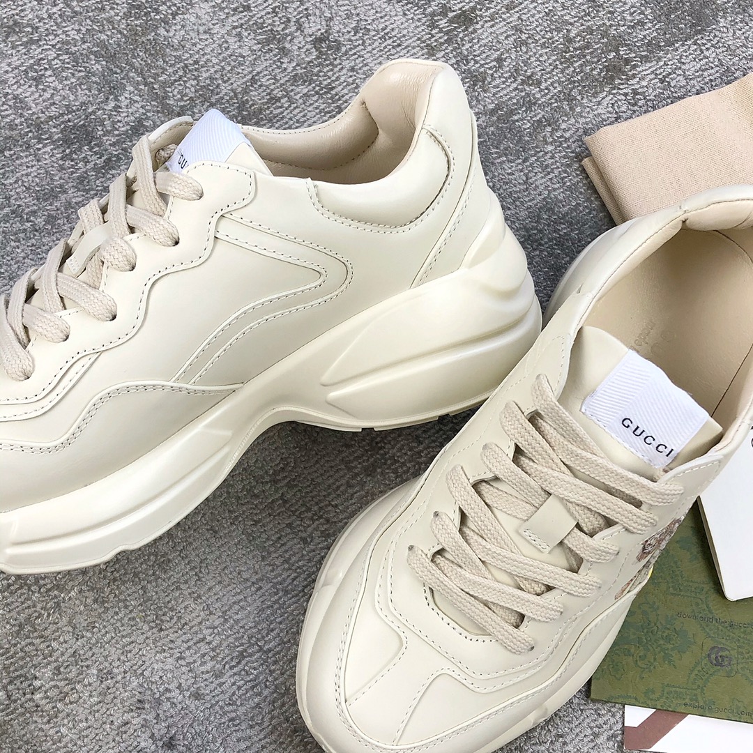 Gucci Pops This collection has a lot of flora and fauna elements Original material