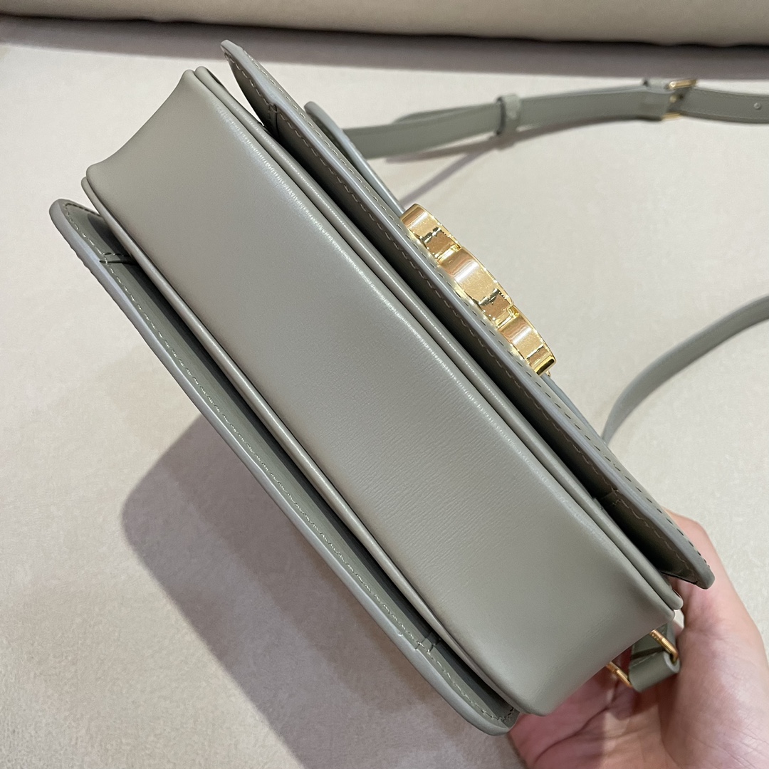 𝐂𝐞𝐥𝐢𝐧𝐞 Triomphe teen 18.5cm