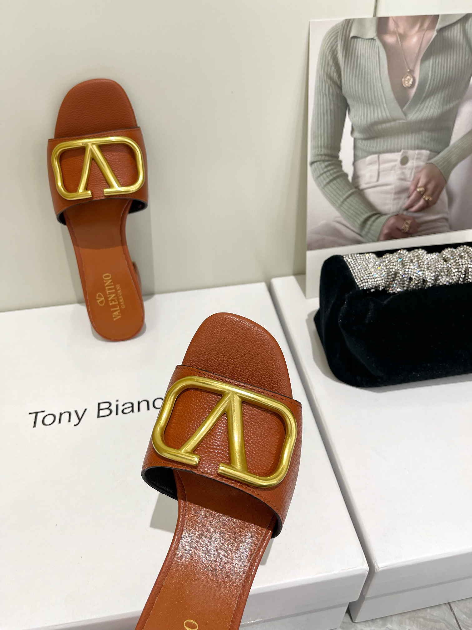 【Valentino】𝟐𝟎𝟐𝟏/𝐒𝐒 𝐧𝐞𝐰  Valentino 2022 / fw spring and summer new women's slippers