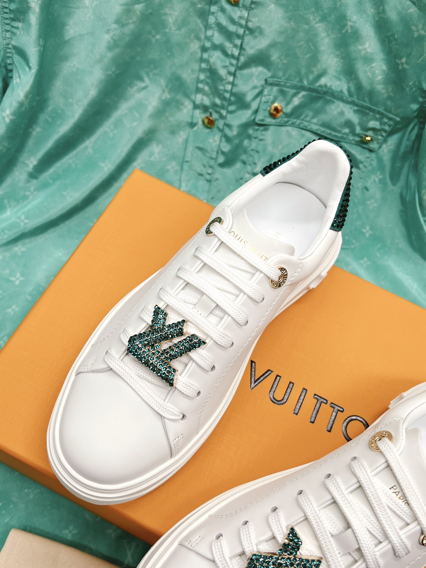 Louis Vuitton's new letter rhinestone white shoes series is new🆕