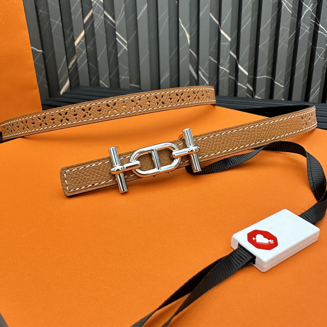 Reversible belt in Hermes Swift and perforated Epsom calfskin
