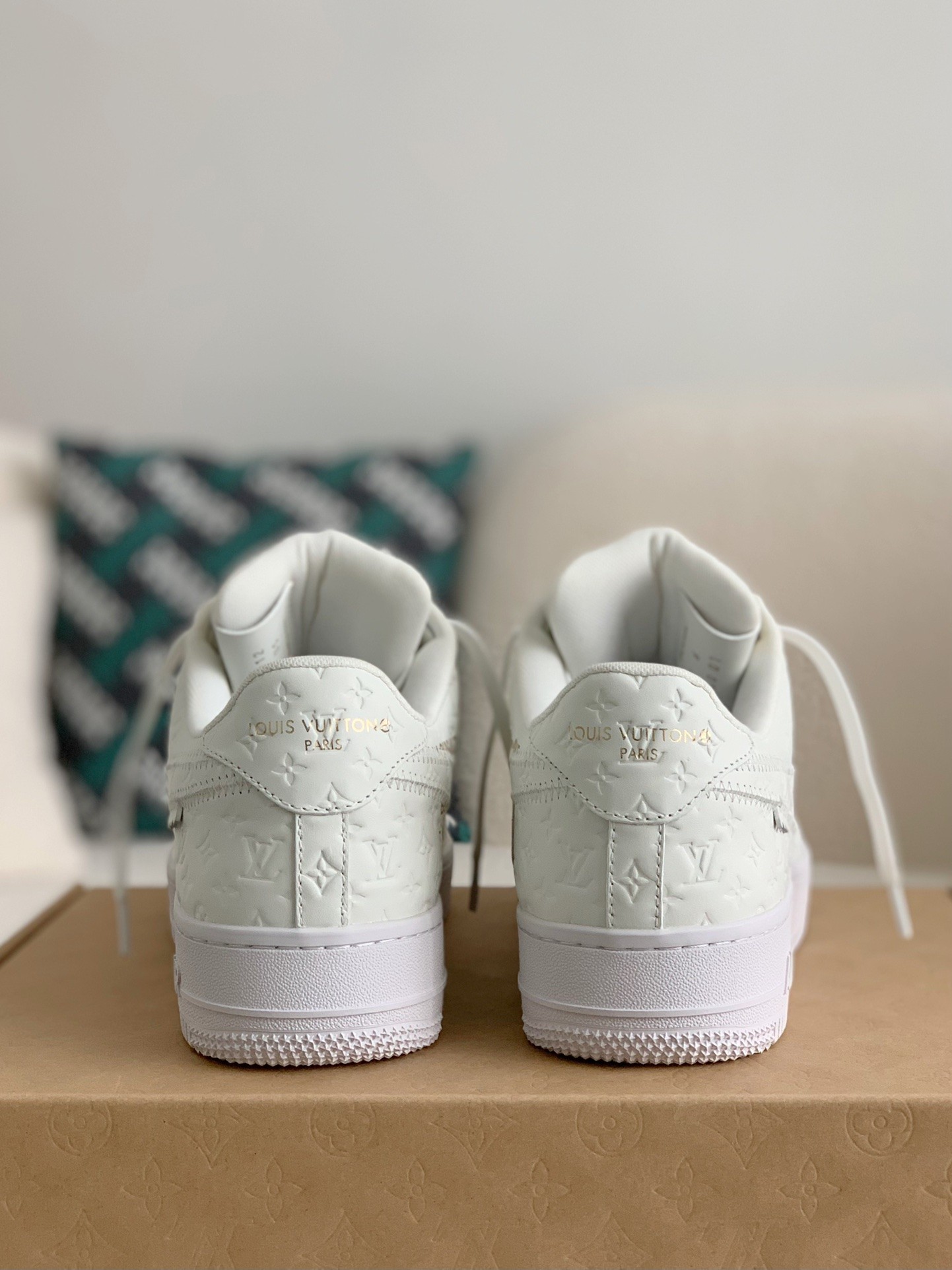 LOUIS VUITTON × NIKE AIR FORCE 1 Sneaker