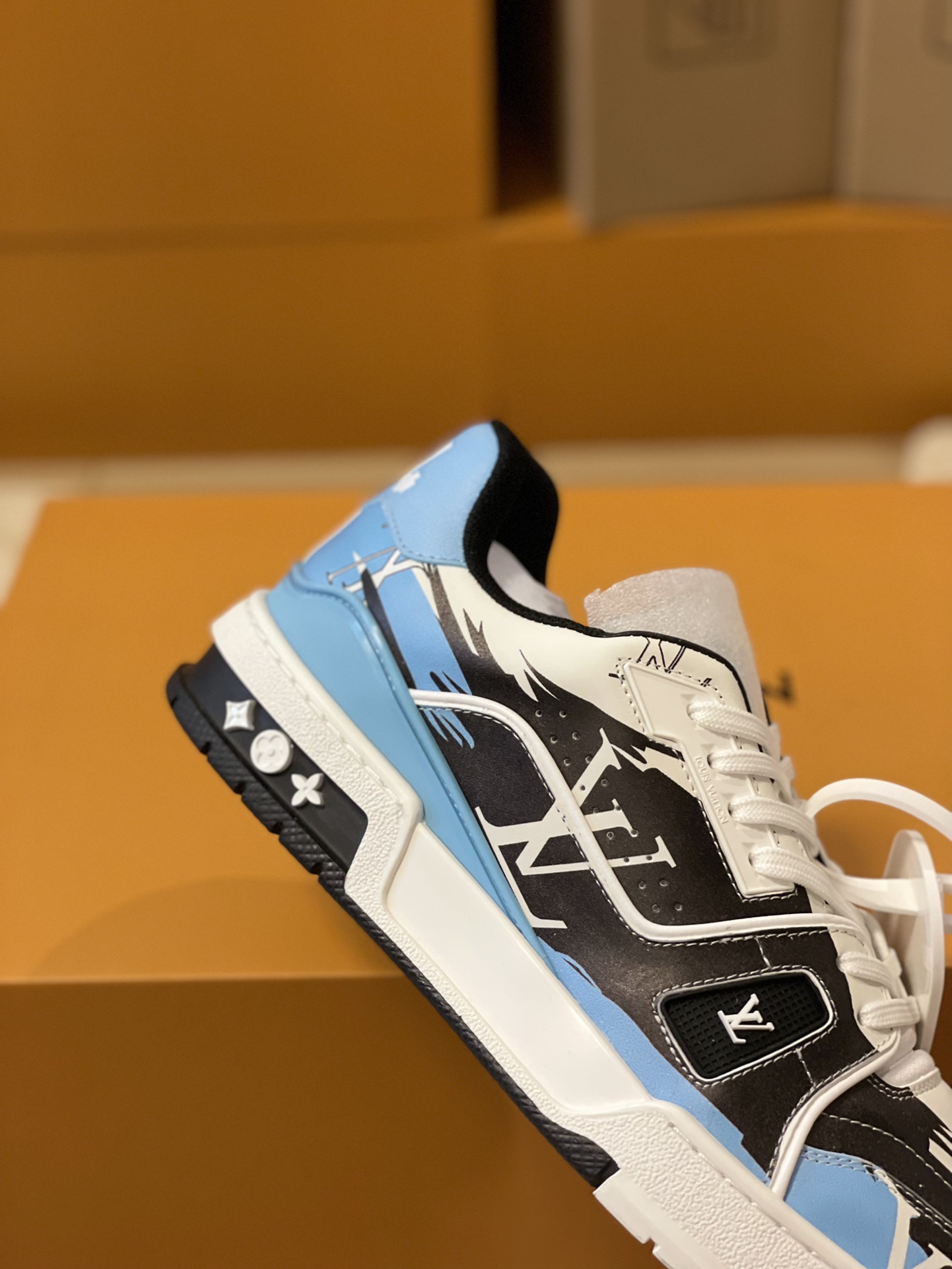 Louis Vuitton Trainer sneakers for couples, style number 1AA373