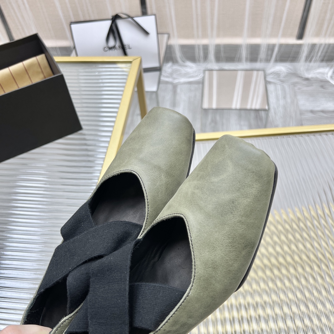 𝐔𝐌𝐀 𝐖𝐀𝐍𝐆｜𝟐𝟎𝟐𝟑/𝐒𝐒 𝐧𝐞𝐰  UMA WANG classic models retro do old ballet shoes