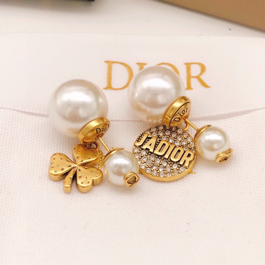 Dior Clover Letter Size Bead Stud Earrings