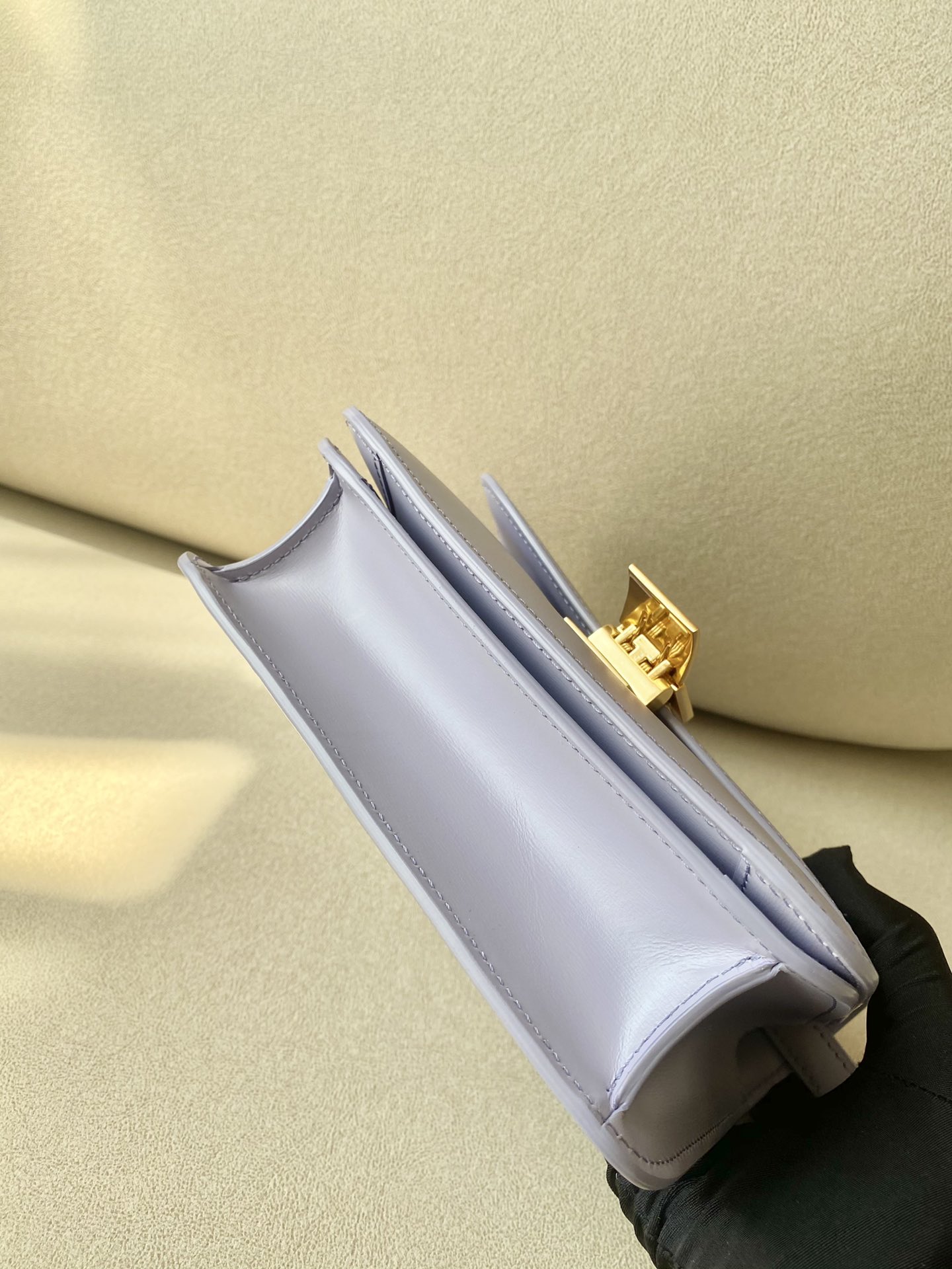 𝐂𝐞𝐥𝐢𝐧𝐞 Box Teen bag in polished calfskin