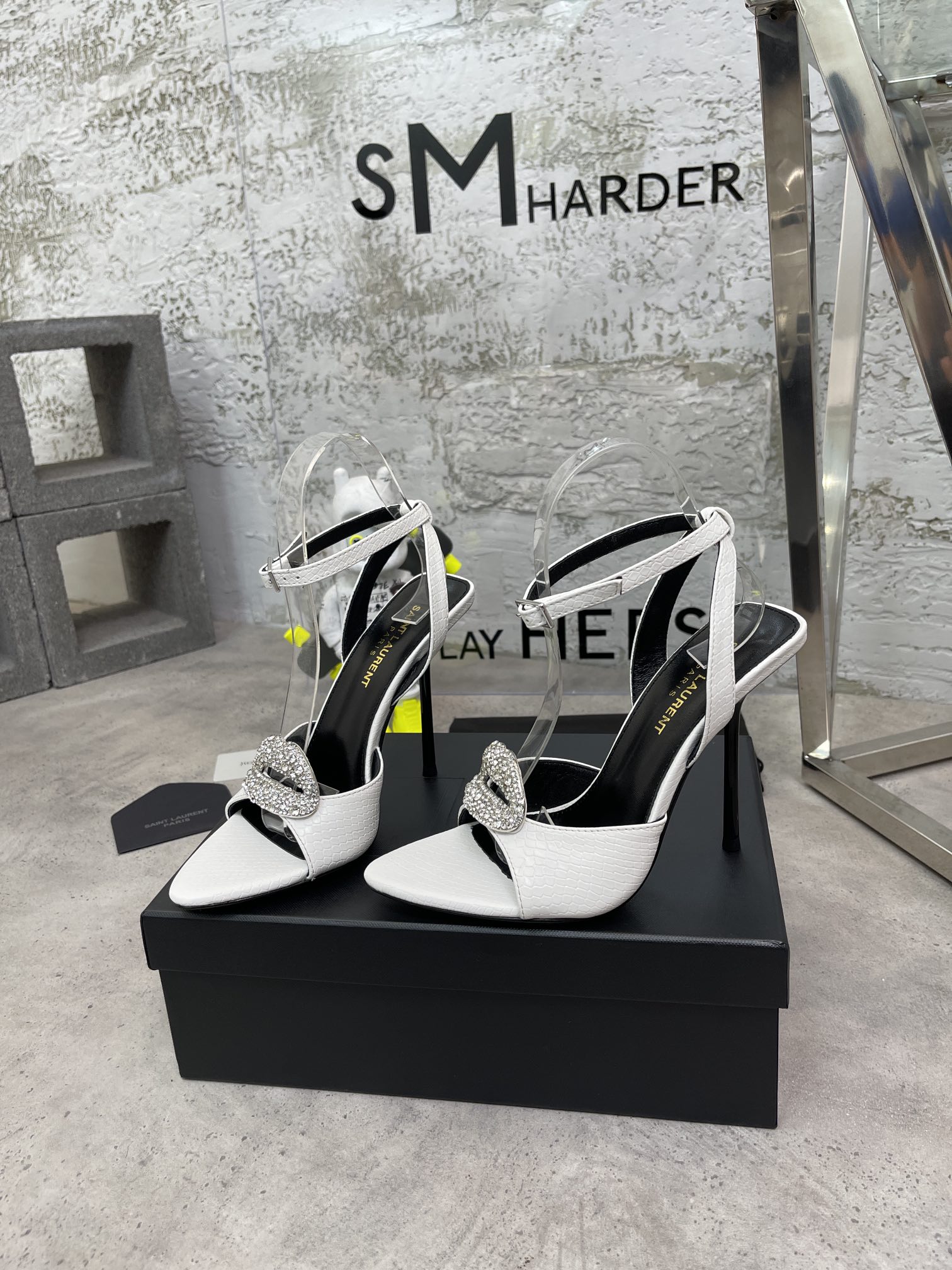 𝙎𝙖𝙞𝙣𝙩 𝙇𝙖𝙪𝙧𝙚𝙣𝙩 | 𝟐𝟎𝟐𝟐/𝐒𝐒 𝐧𝐞𝐰 YSL｜Early spring hot ysl high heel strappy sandals Italian leather sole